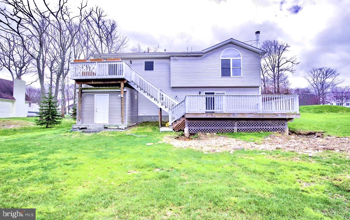 EMERALD LAKES - Residential