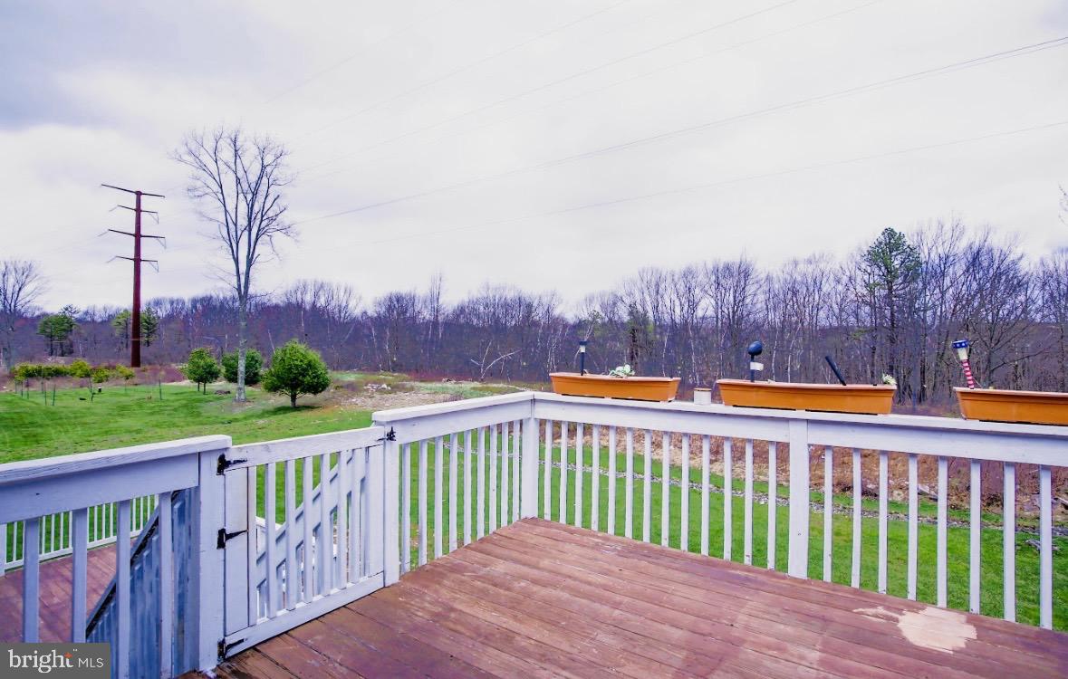 EMERALD LAKES - Residential