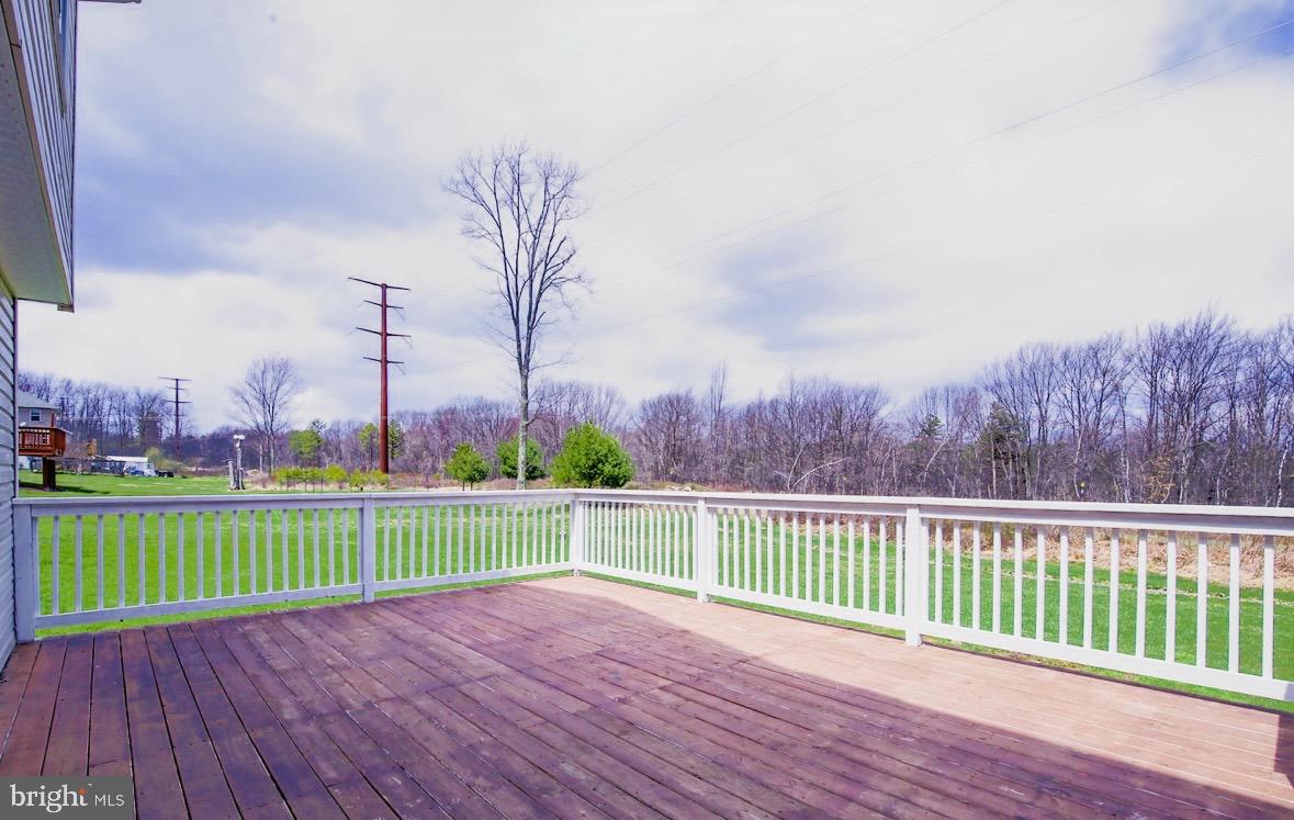 EMERALD LAKES - Residential