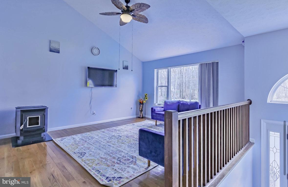 EMERALD LAKES - Residential