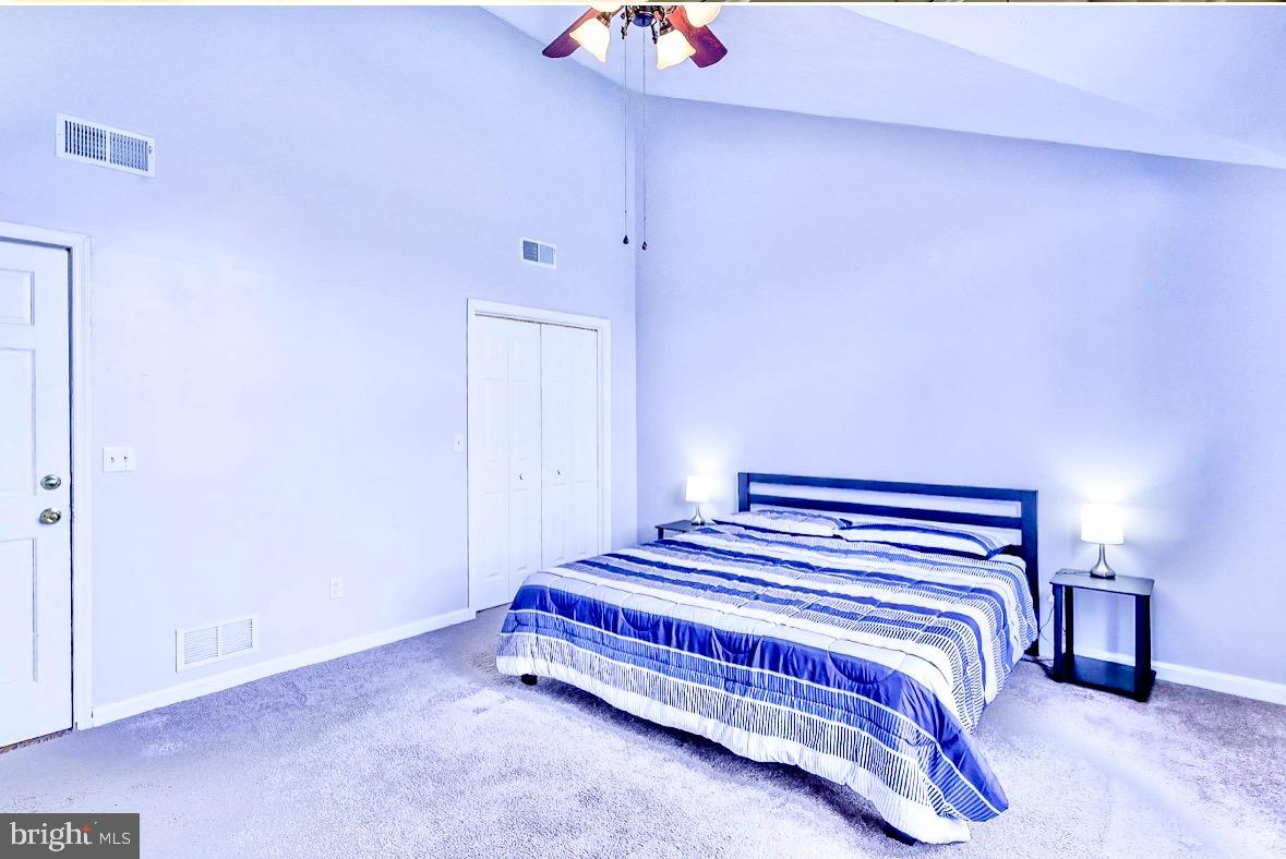 EMERALD LAKES - Residential