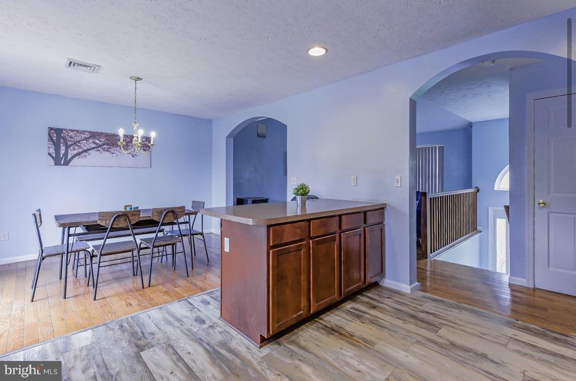 EMERALD LAKES - Residential