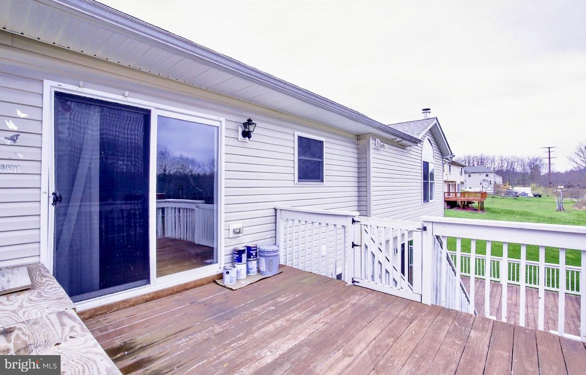 EMERALD LAKES - Residential