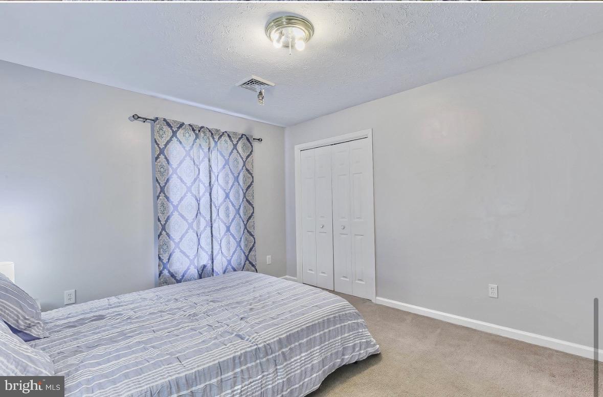 EMERALD LAKES - Residential