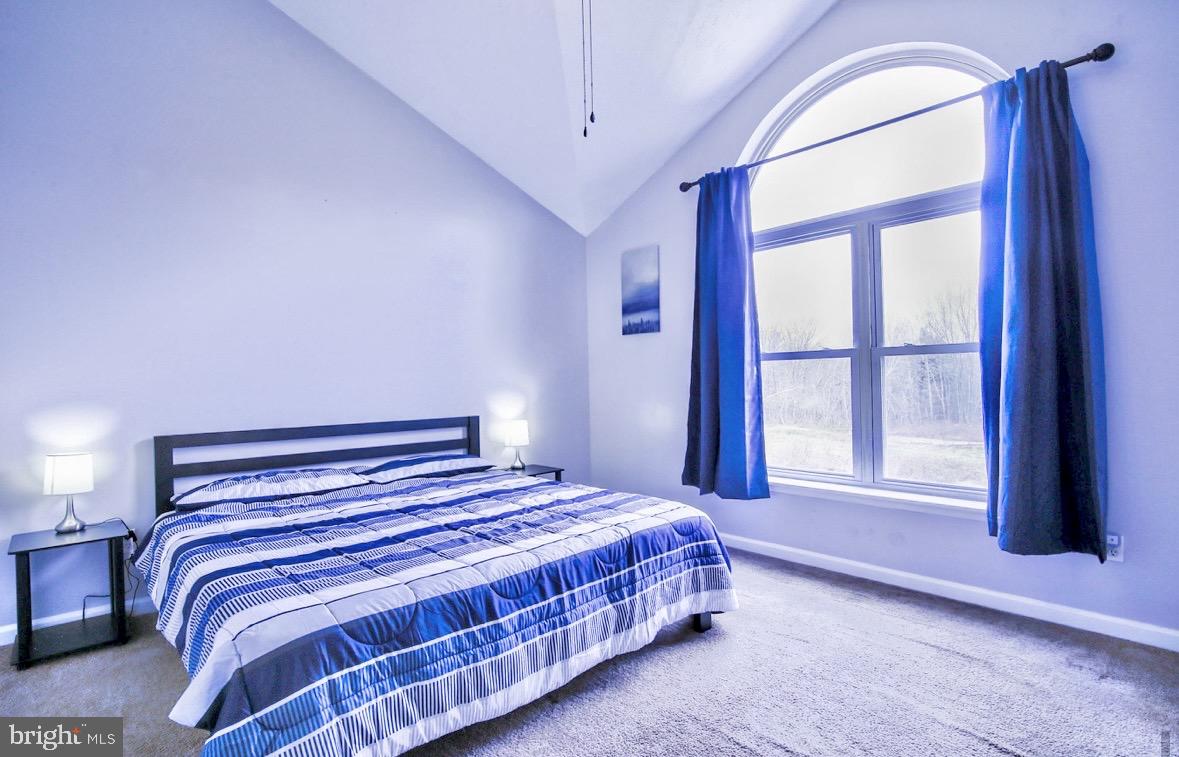 EMERALD LAKES - Residential