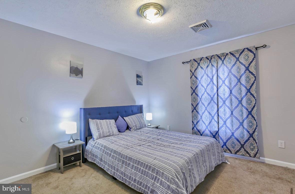 EMERALD LAKES - Residential