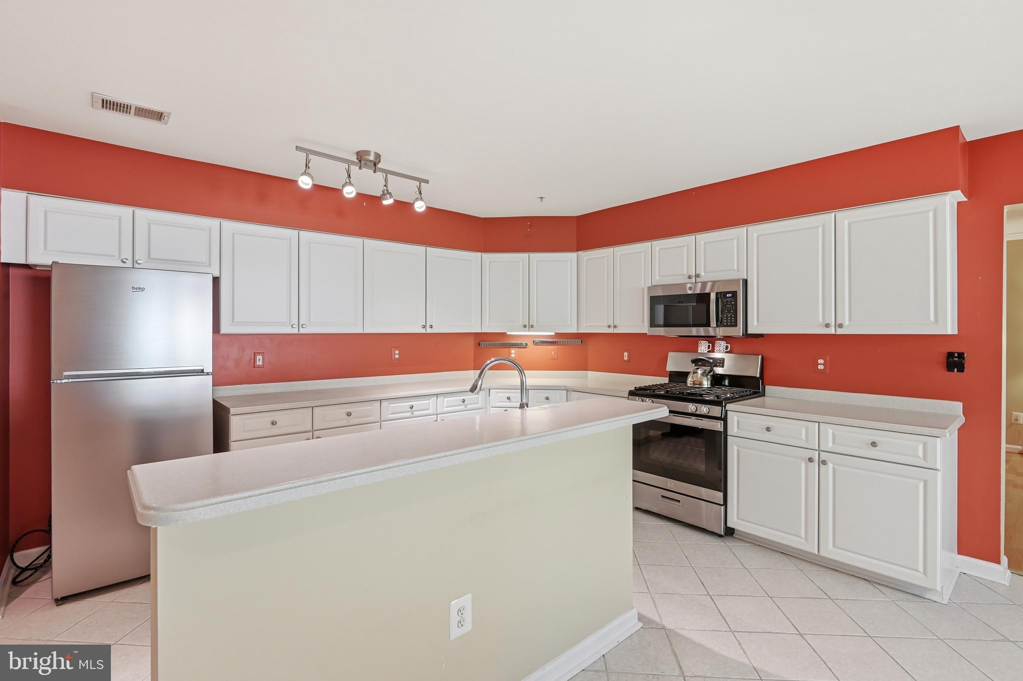 STRAFFAN - Residential