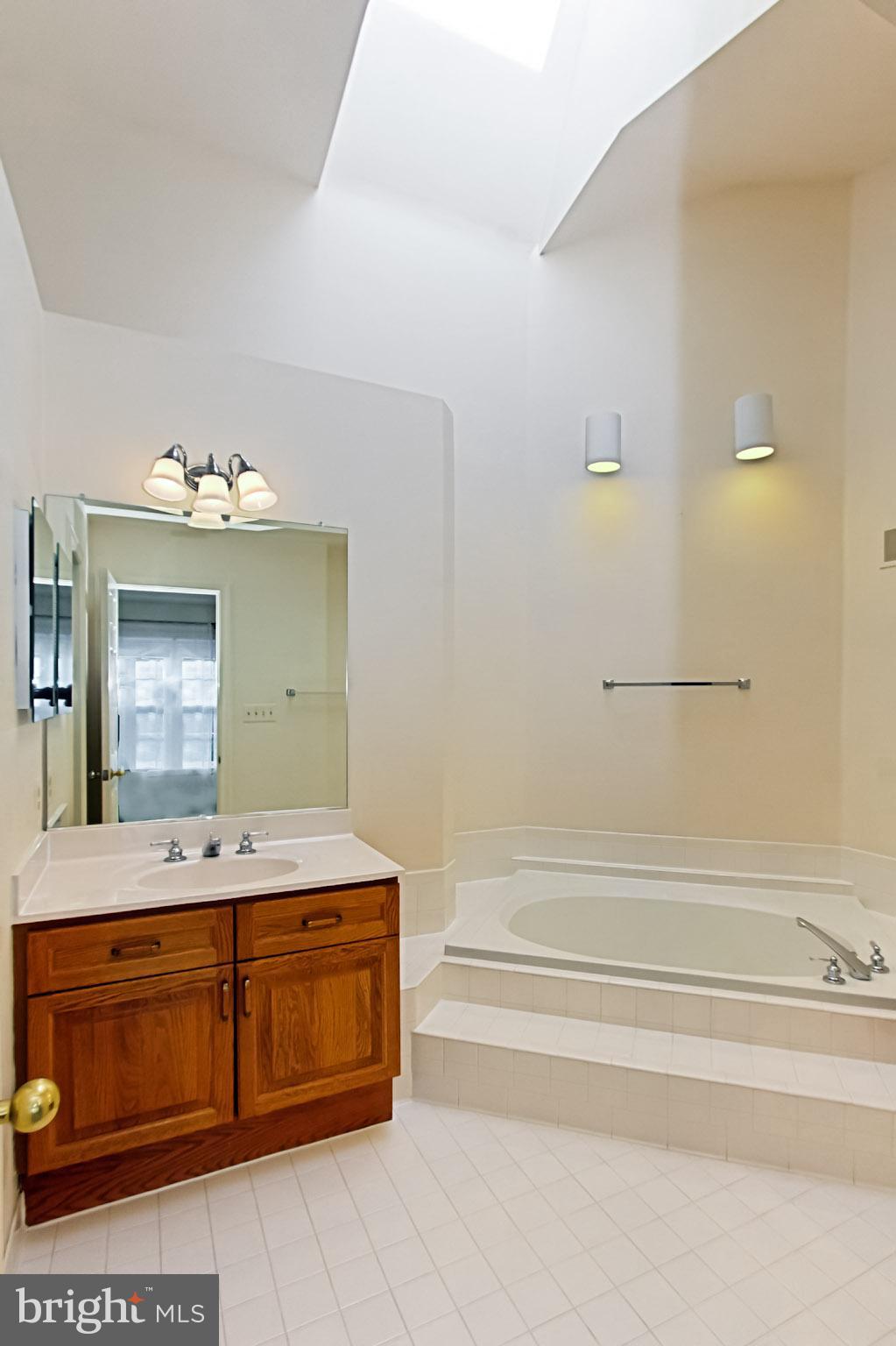 KINGSTOWNE - Residential Lease