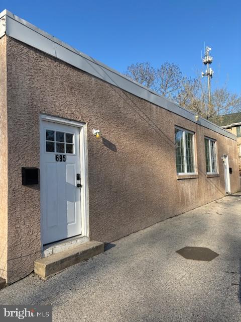 Welcome to 695 Painter St. Available for lease is approximately 900 square feet of versatile office space ideally situated just minutes from downtown Media Borough, the Media train station, and major routes including I-476 and I-95. This convenient location offers excellent accessibility for clients and employees alike while maintaining a quiet work atmosphere. The space features a functional layout that includes a spacious open work area, one private office, and a powder room—perfect for a wide range of professional or administrative uses. Interior highlights include wall-to-wall commercial-grade carpeting. tons of natural sunlight, and recessed overhead lighting throughout. The property includes off street parking for 4-5 cars and a private entrance. Additional storage space on the lower level is included and a keypad door for access. Lease terms require first month, last month, and security deposit due upon signing. Tenant is responsible for all utilities. Don’t miss this opportunity to establish or grow your business in a highly accessible and desirable location in Delaware County. Schedule your tour today.