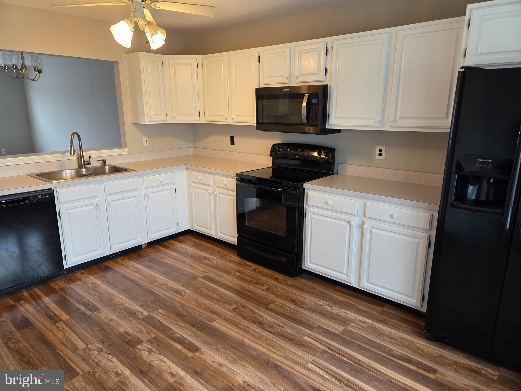 CHERRY TREE KNOLL - Residential