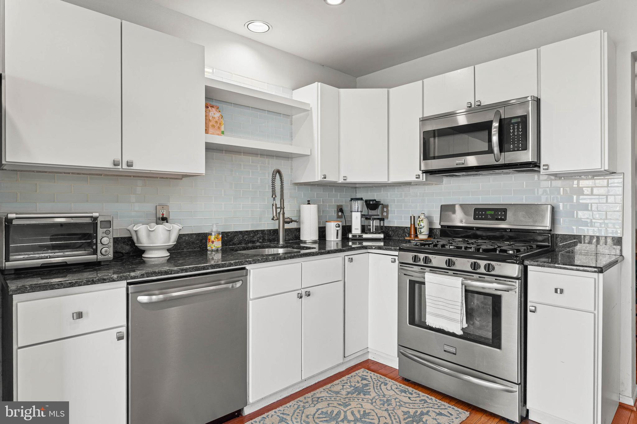 REBEL HILL - Residential