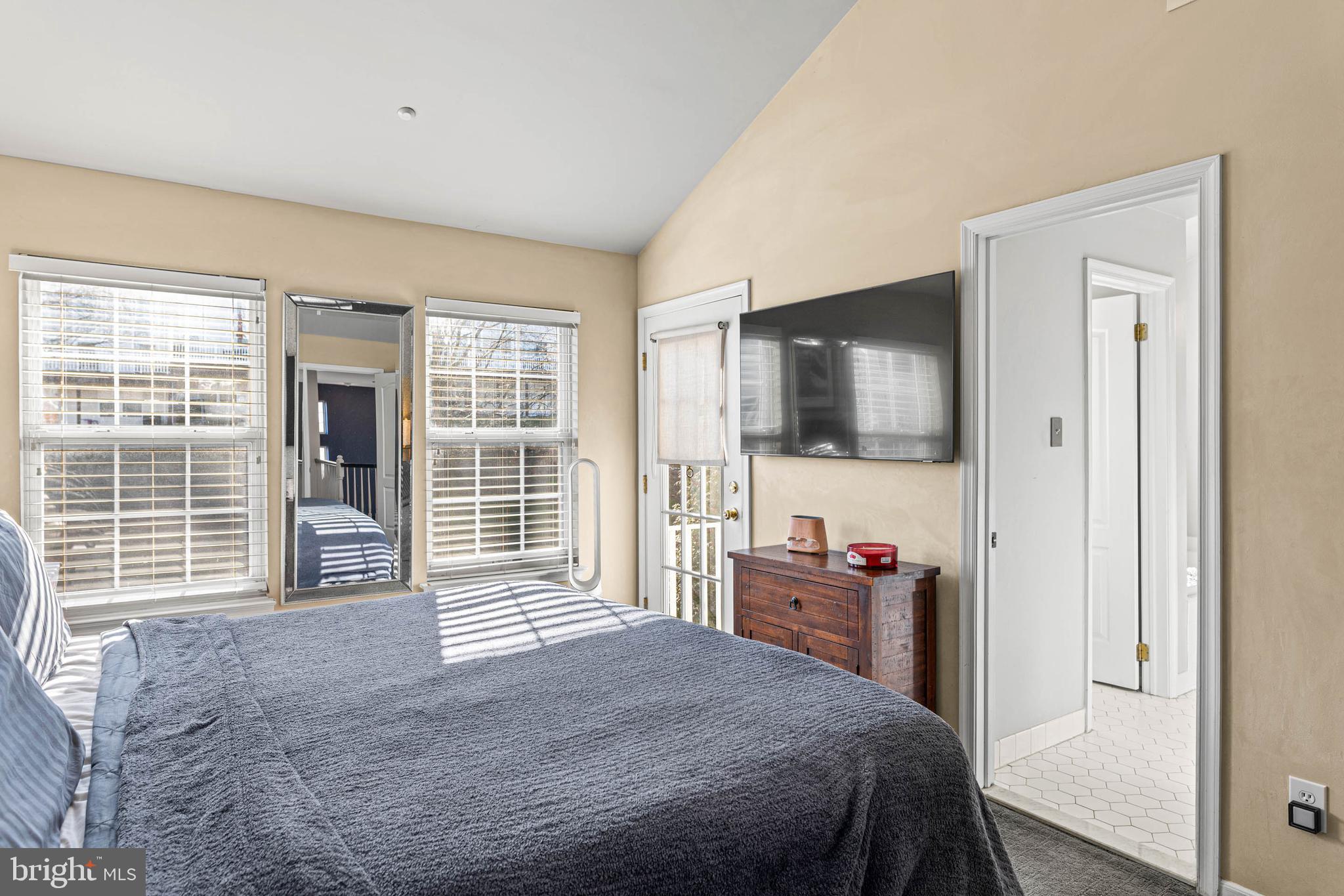 REBEL HILL - Residential