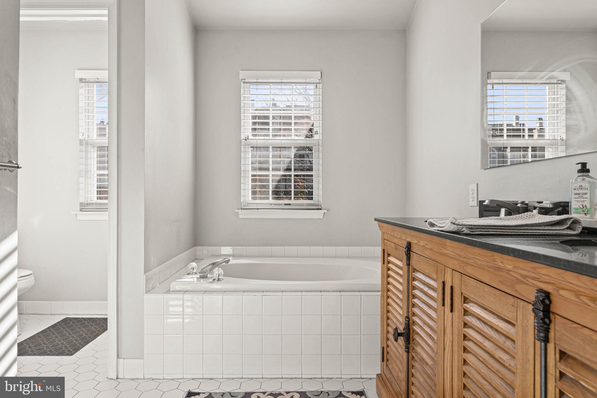 REBEL HILL - Residential