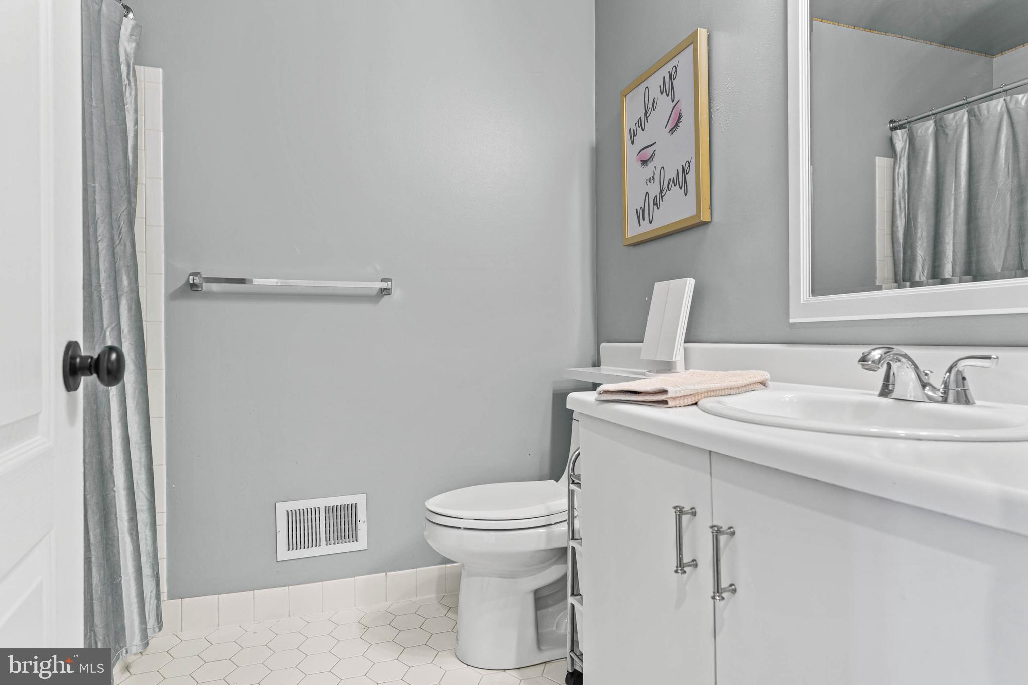 REBEL HILL - Residential