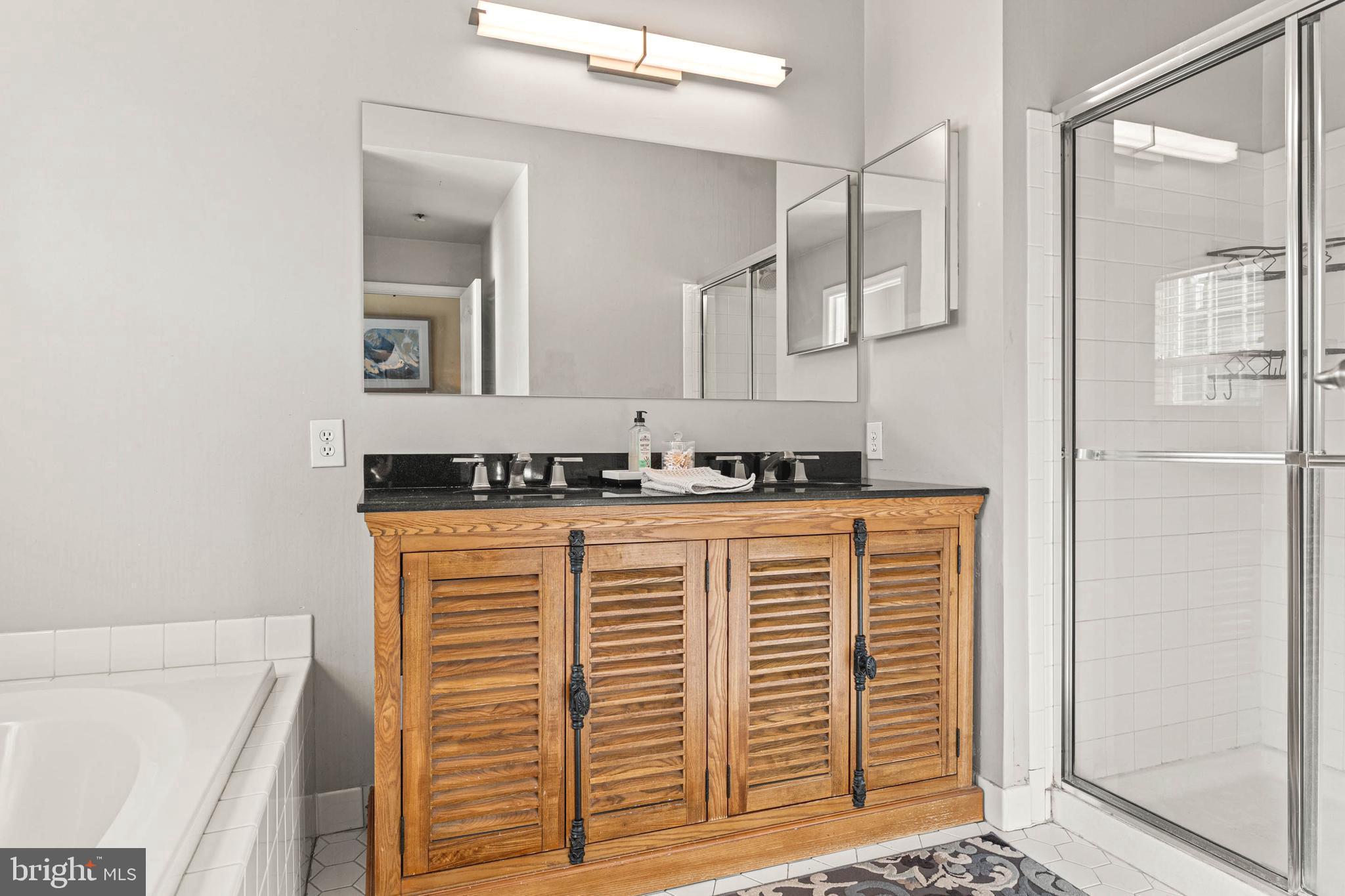 REBEL HILL - Residential