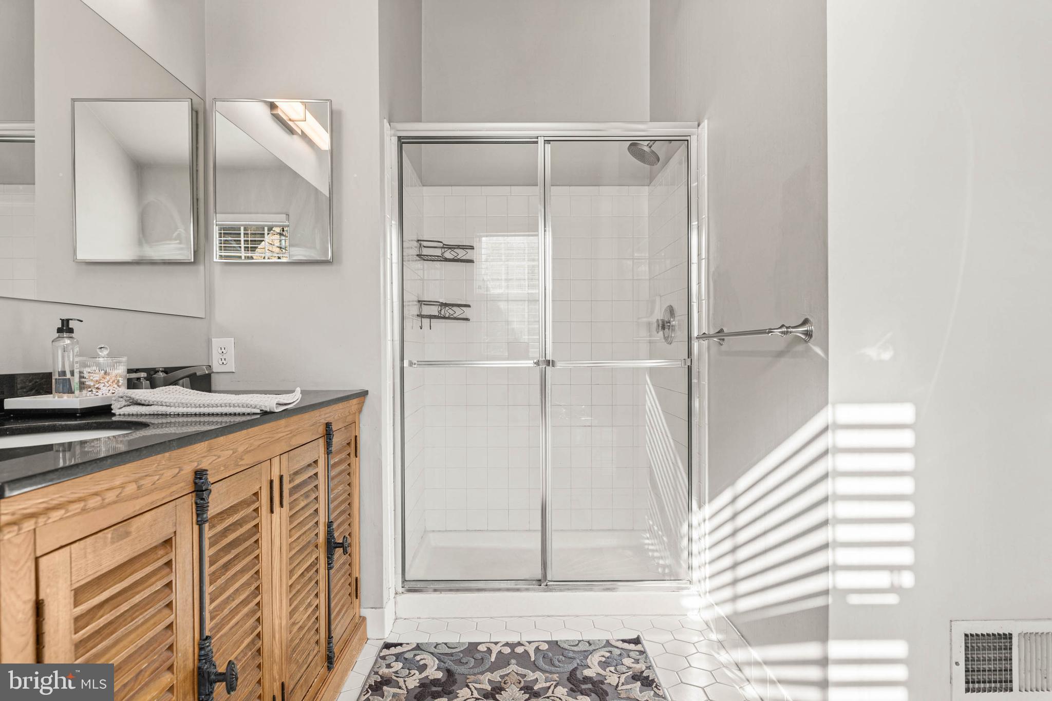 REBEL HILL - Residential