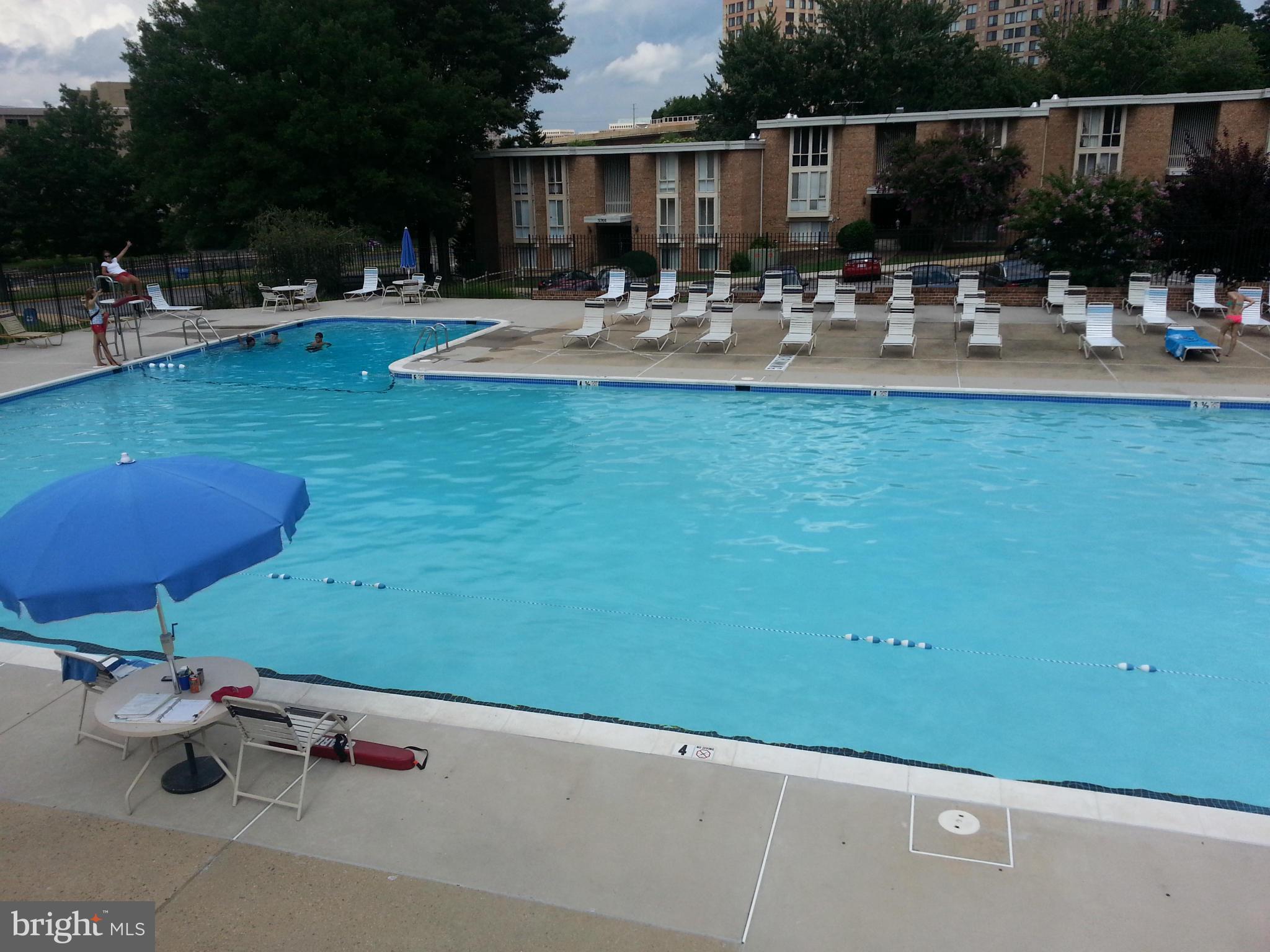 HUNTINGTON CLUB - Residential Lease