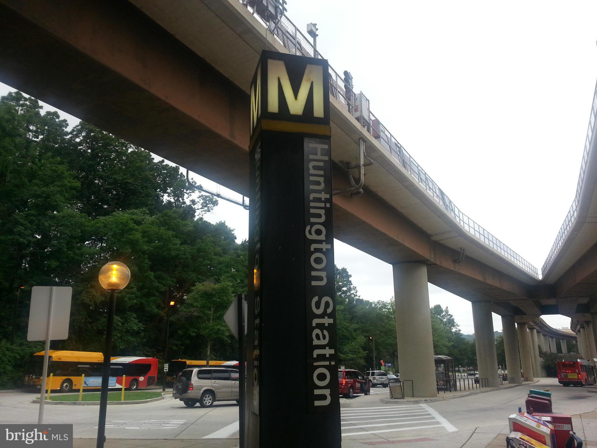 HUNTINGTON CLUB - Residential Lease