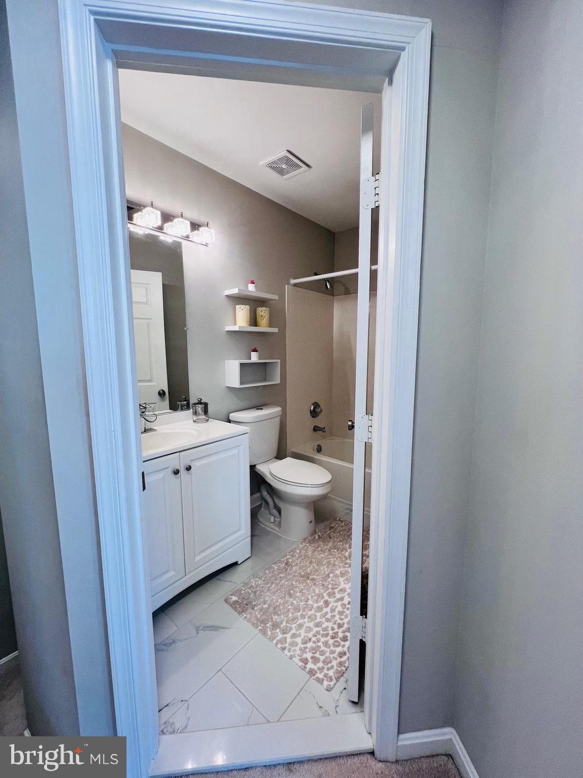 POTOMAC LAKES - Residential Lease