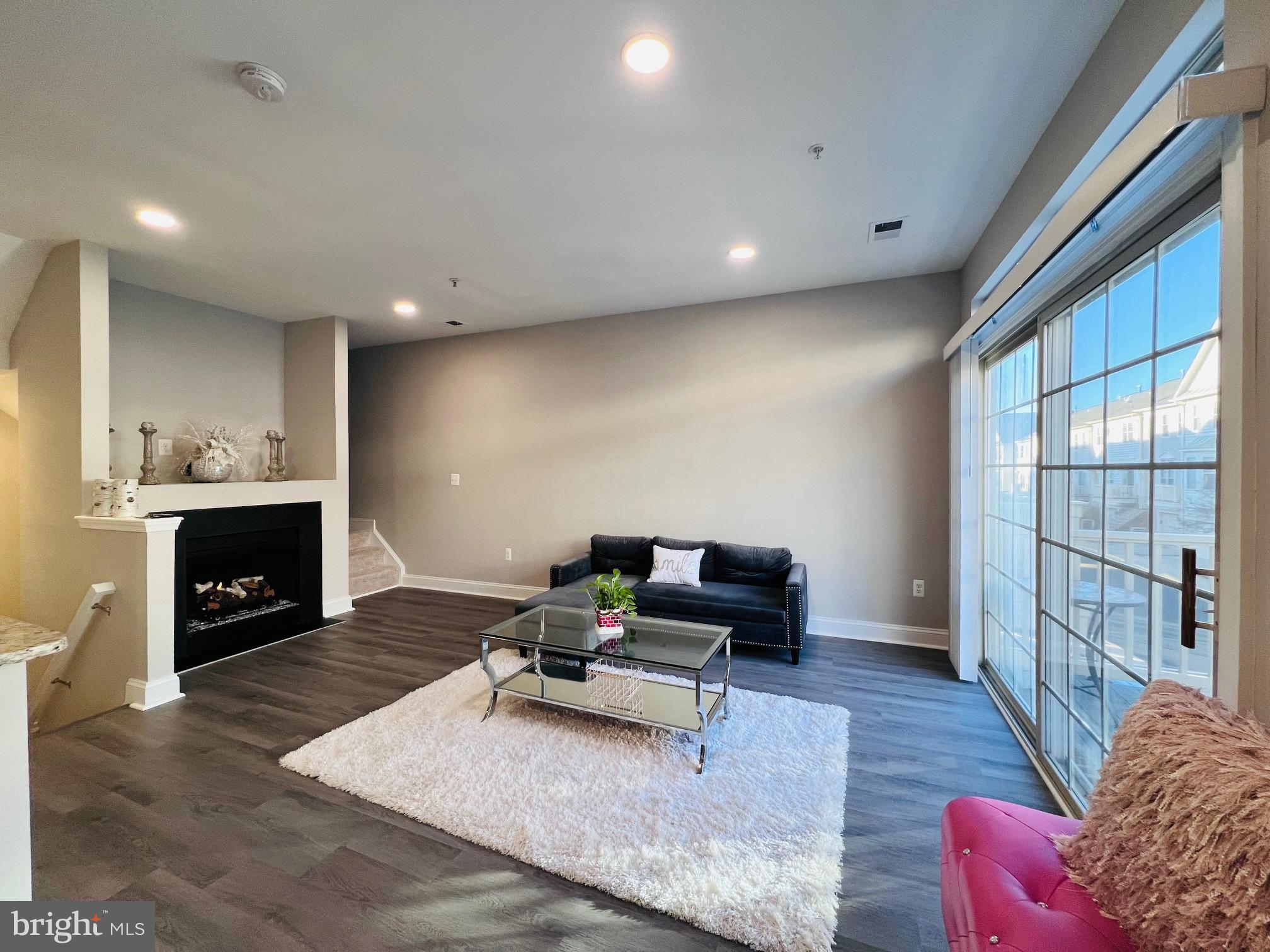 POTOMAC LAKES - Residential Lease