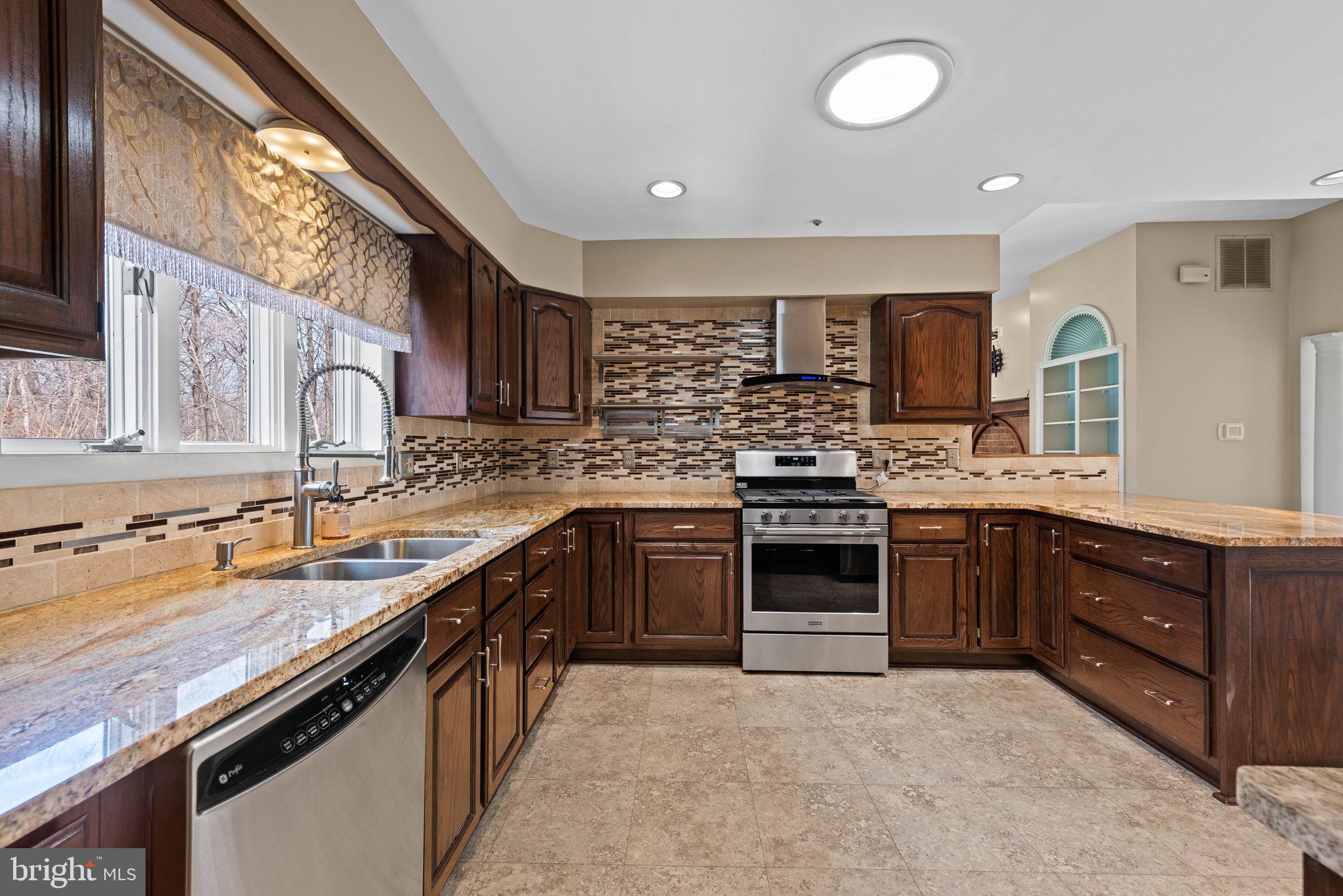 LOCUST GROVE ESTATES - Residential