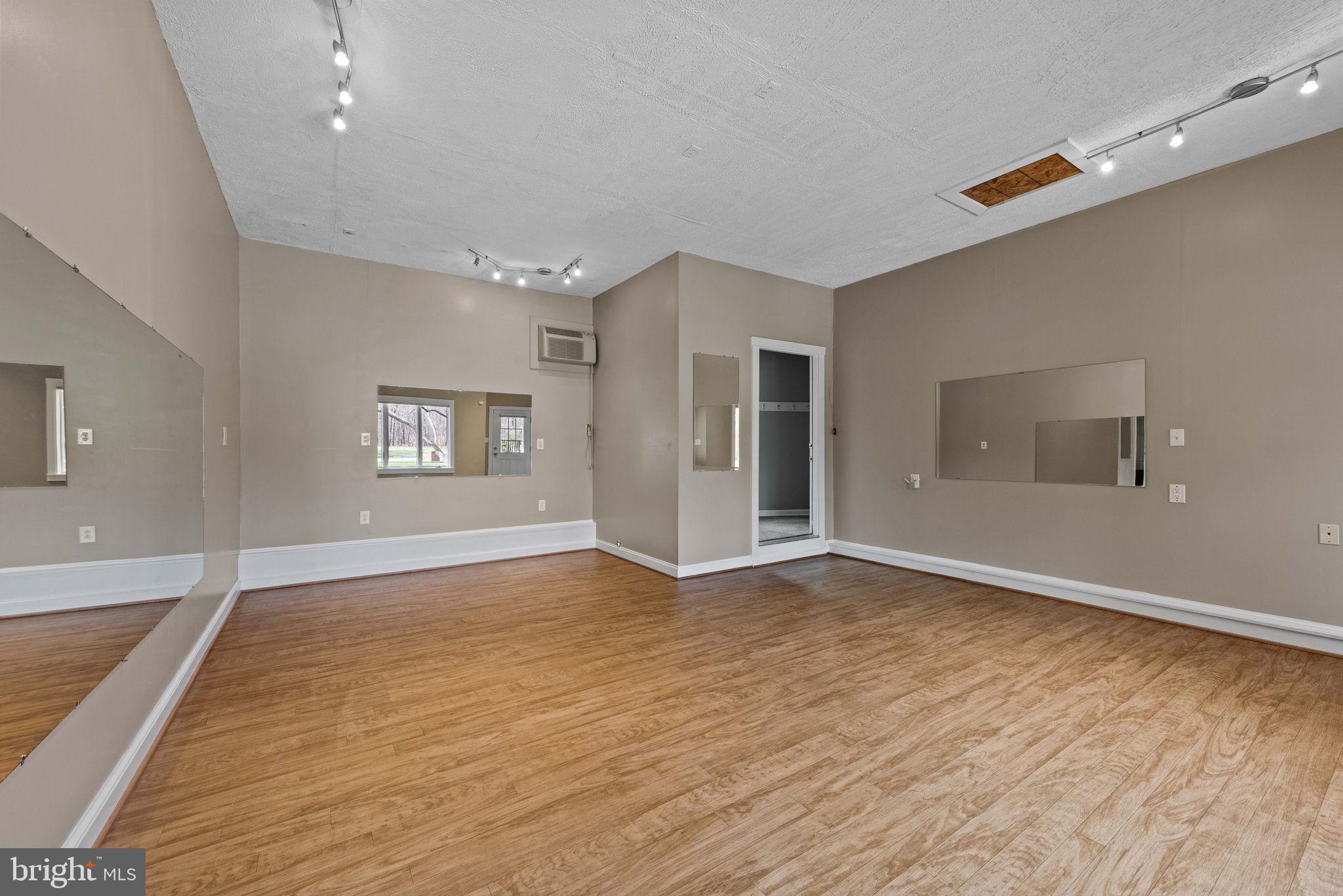 LOCUST GROVE ESTATES - Residential