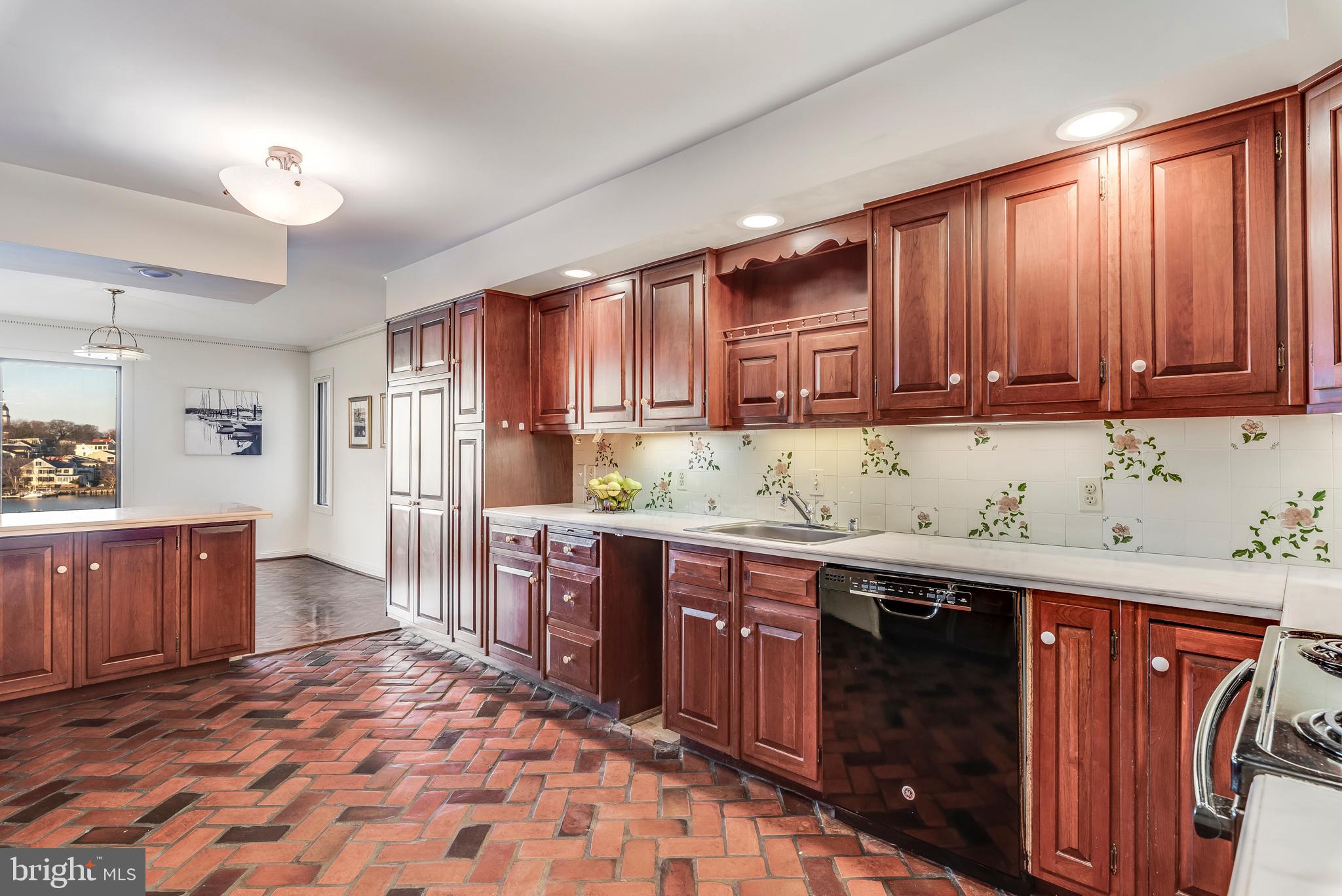 THE POINT CONDO - Residential