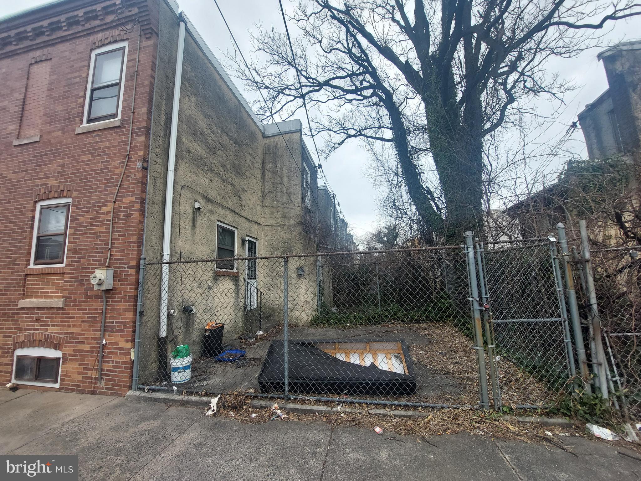 STRAWBERRY MANSION - Residential