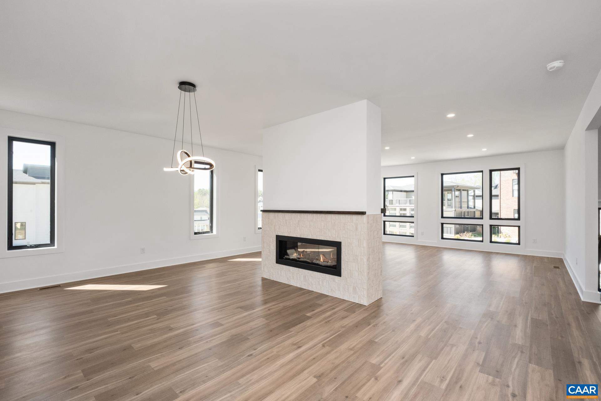 LOCHLYN HILL - Residential