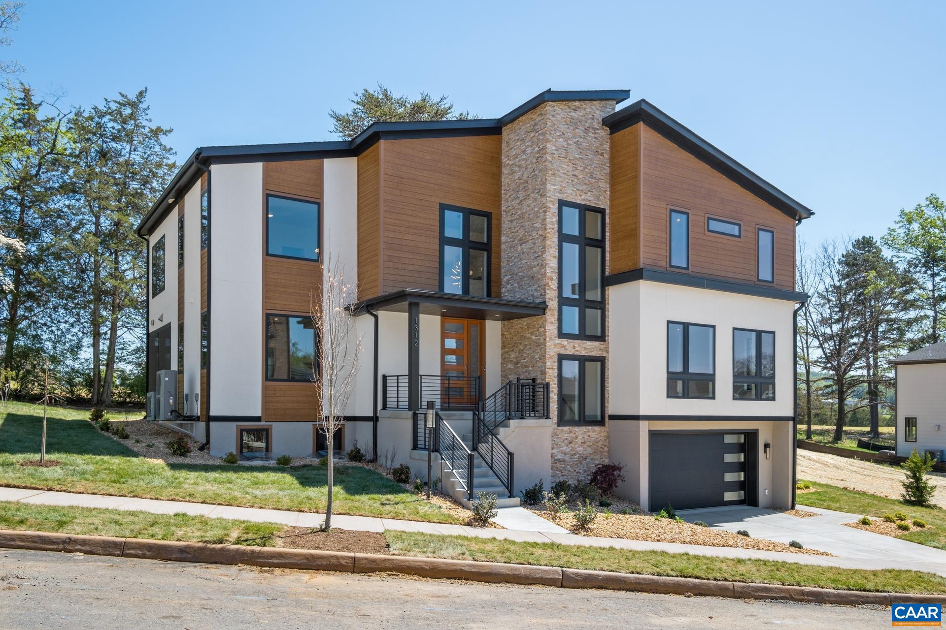 LOCHLYN HILL - Residential