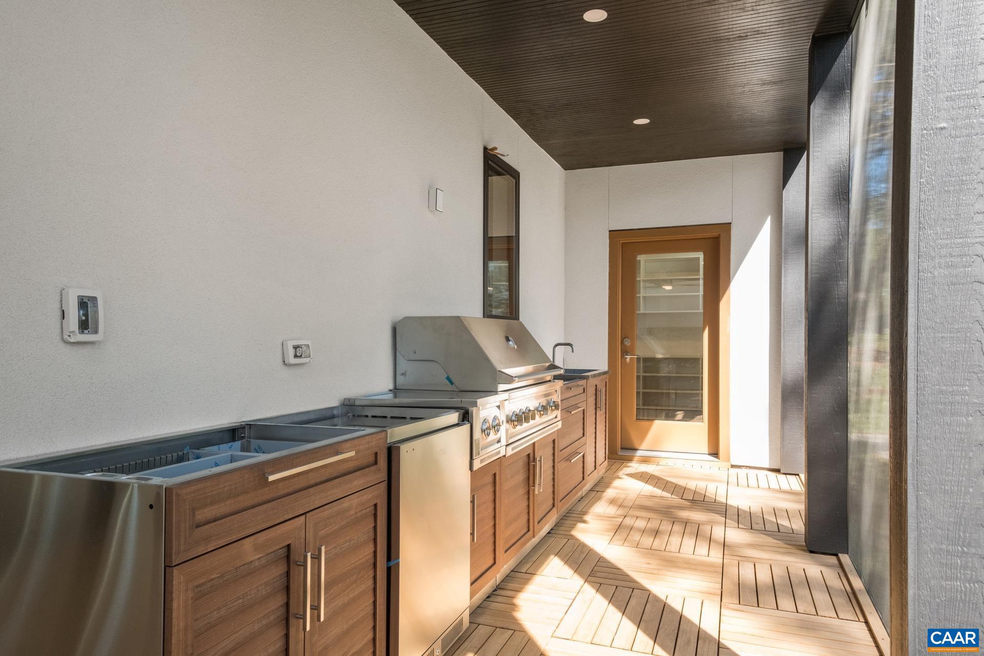 LOCHLYN HILL - Residential