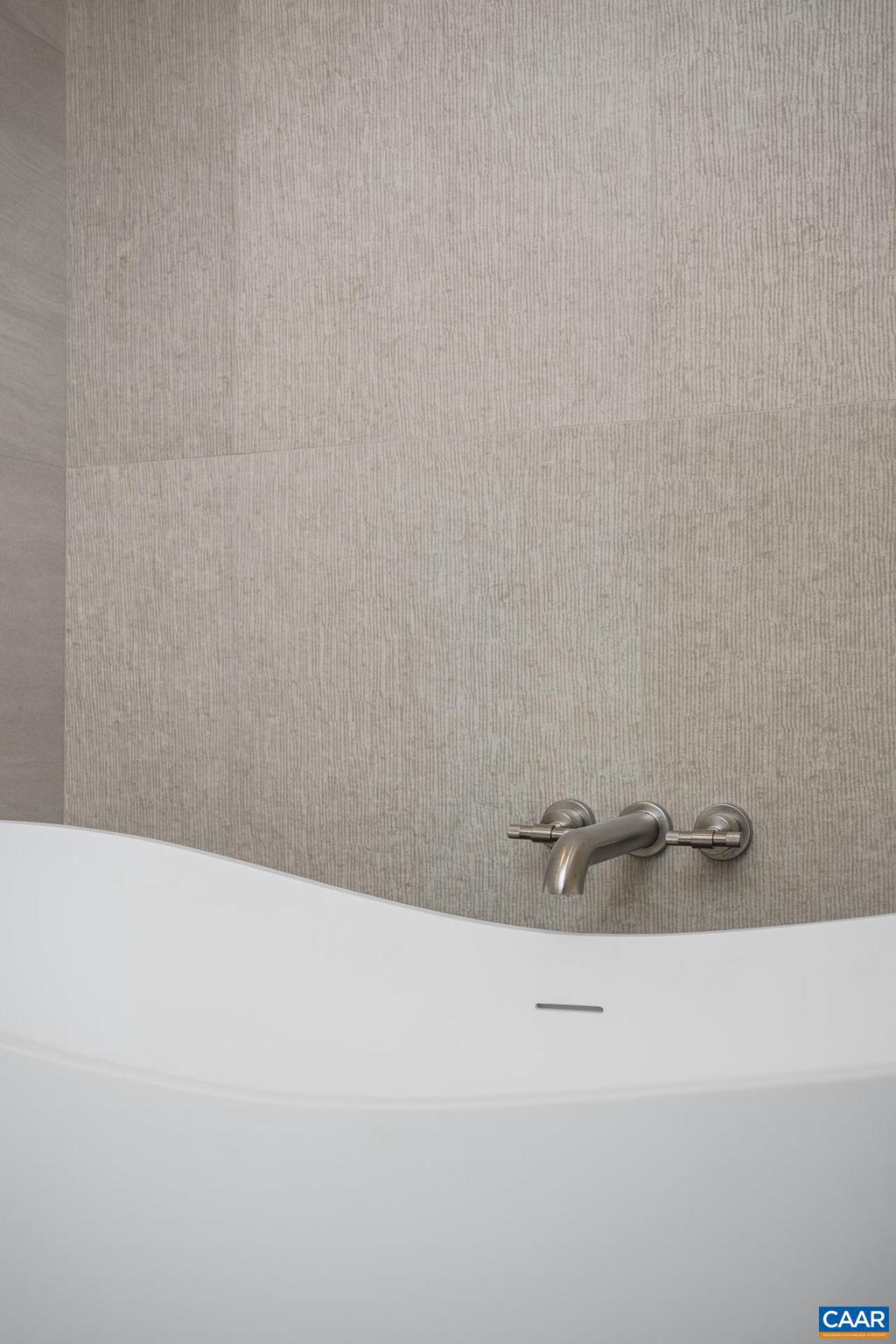 LOCHLYN HILL - Residential