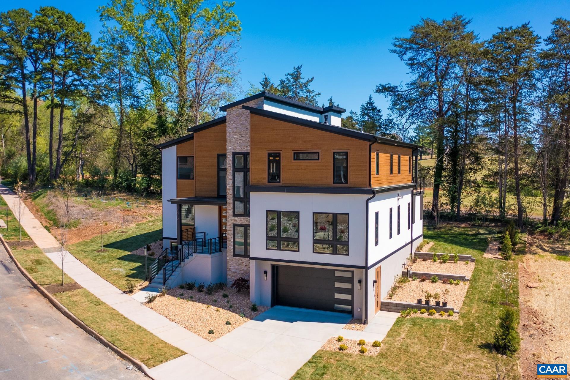 LOCHLYN HILL - Residential