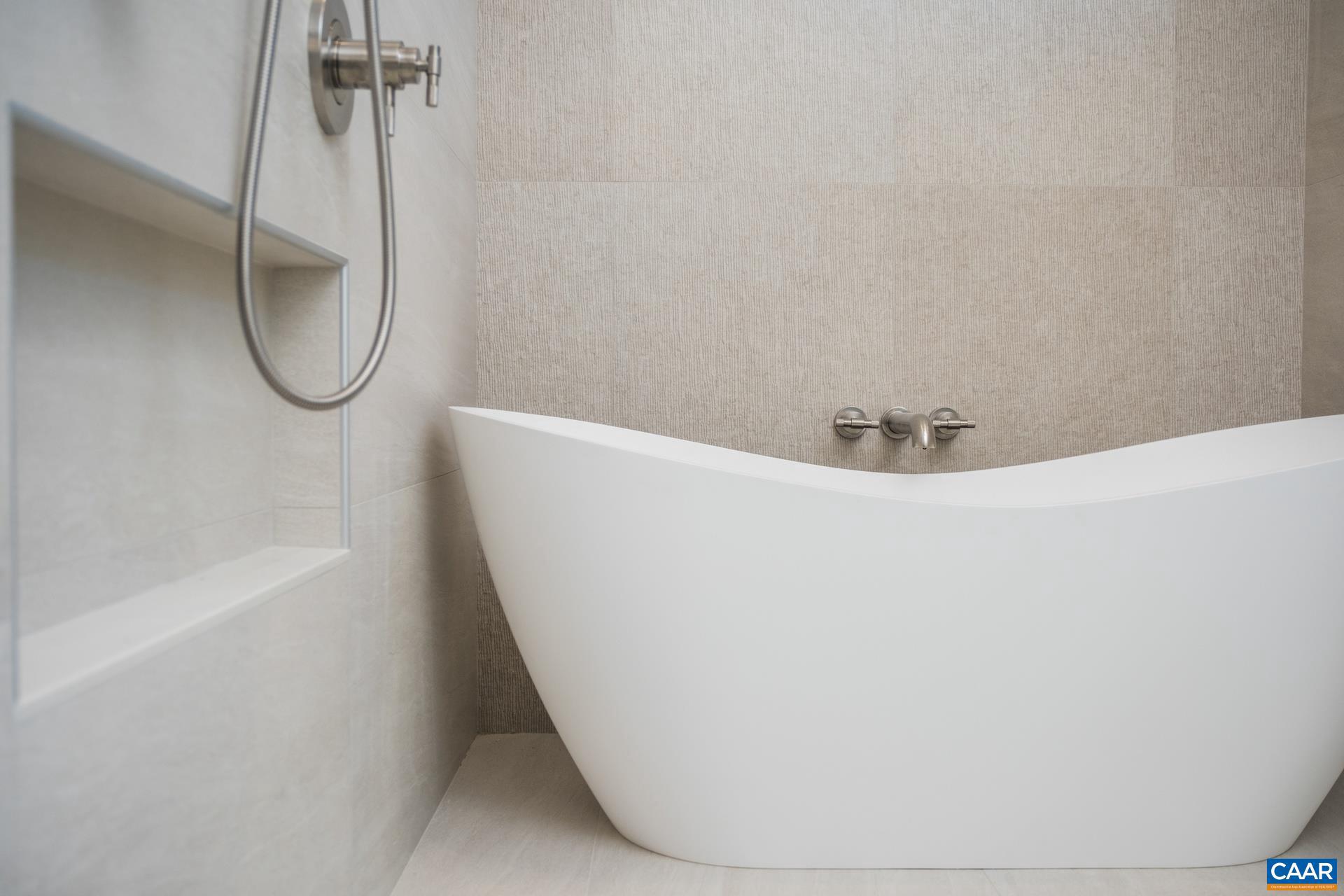 LOCHLYN HILL - Residential