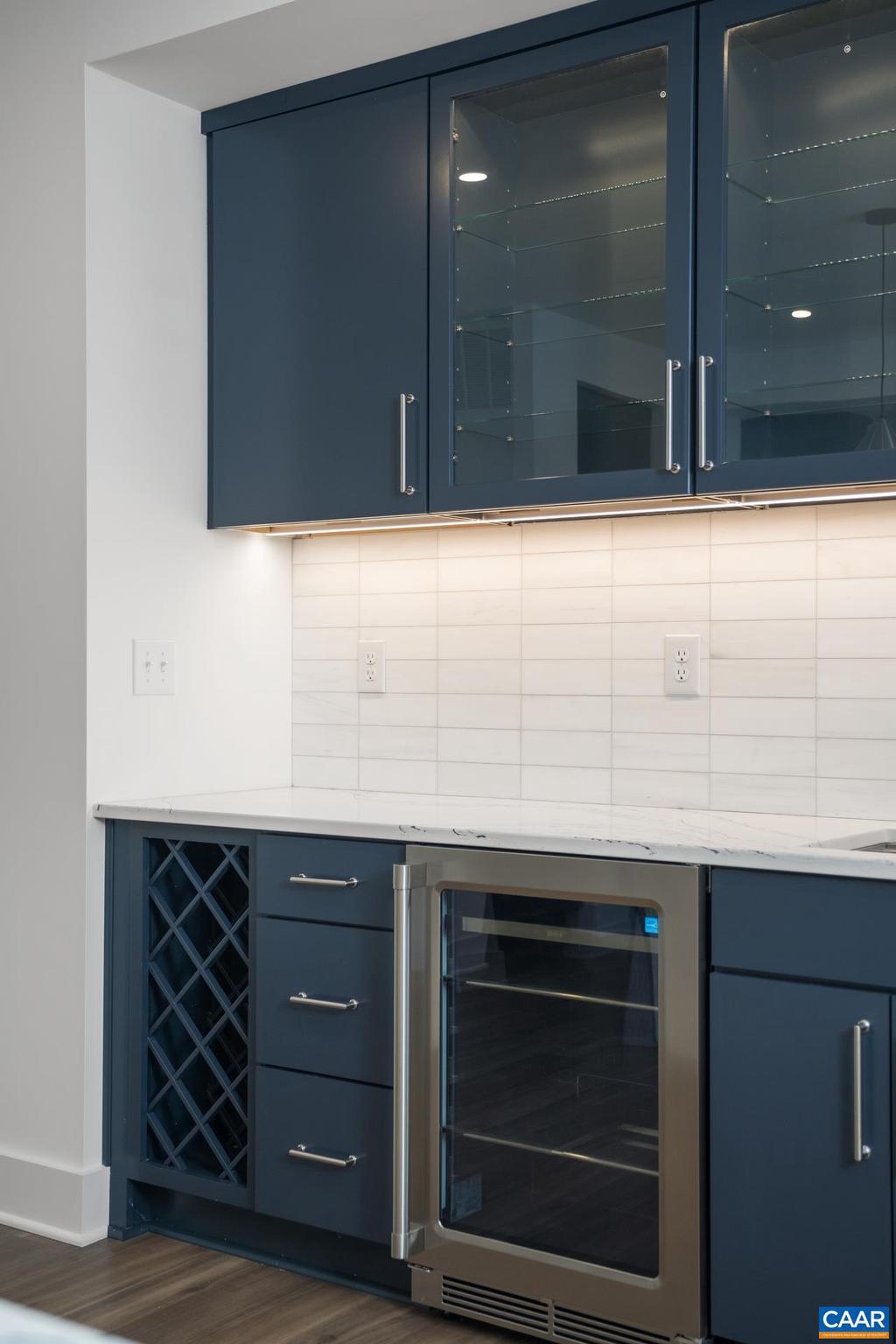 LOCHLYN HILL - Residential