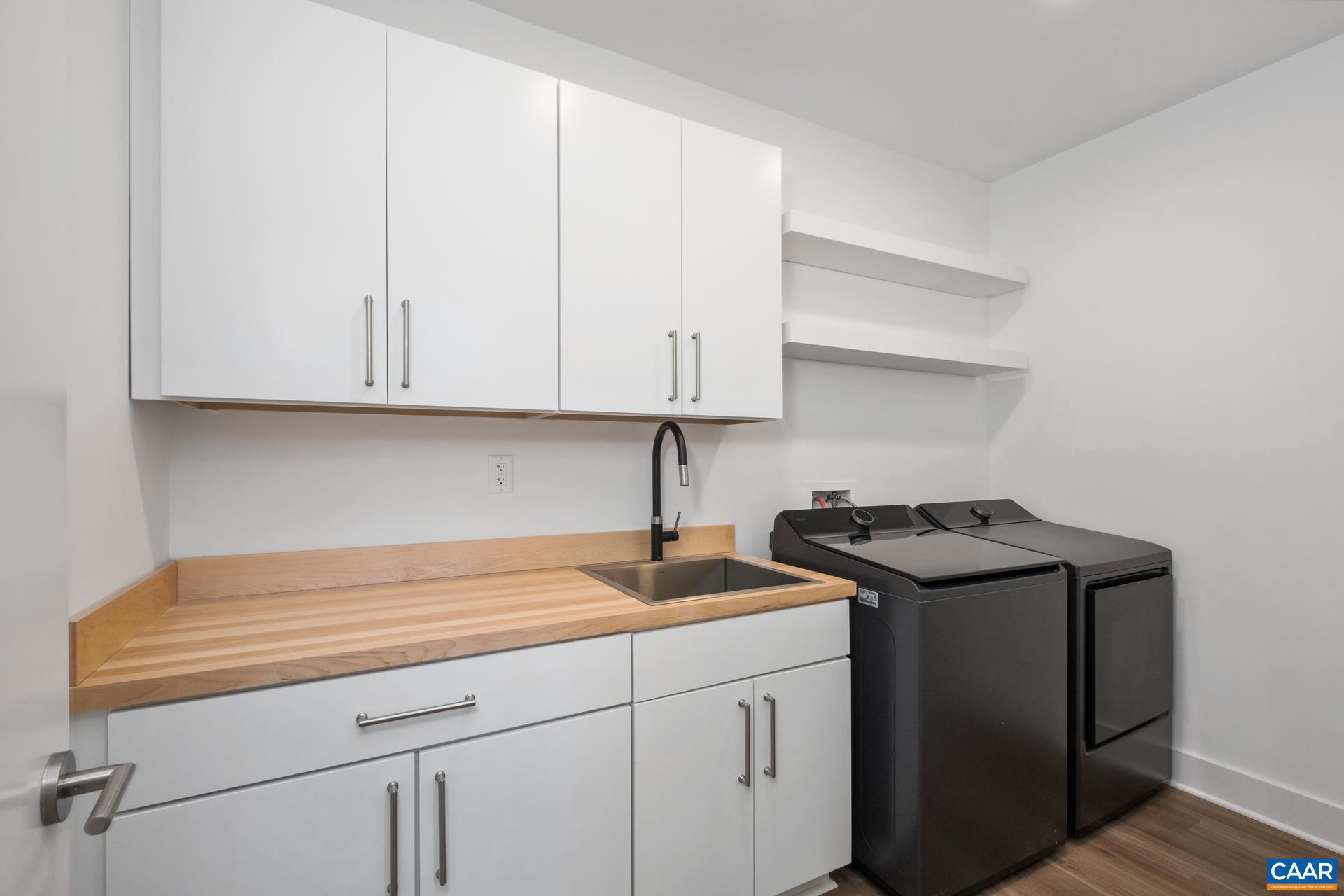 LOCHLYN HILL - Residential