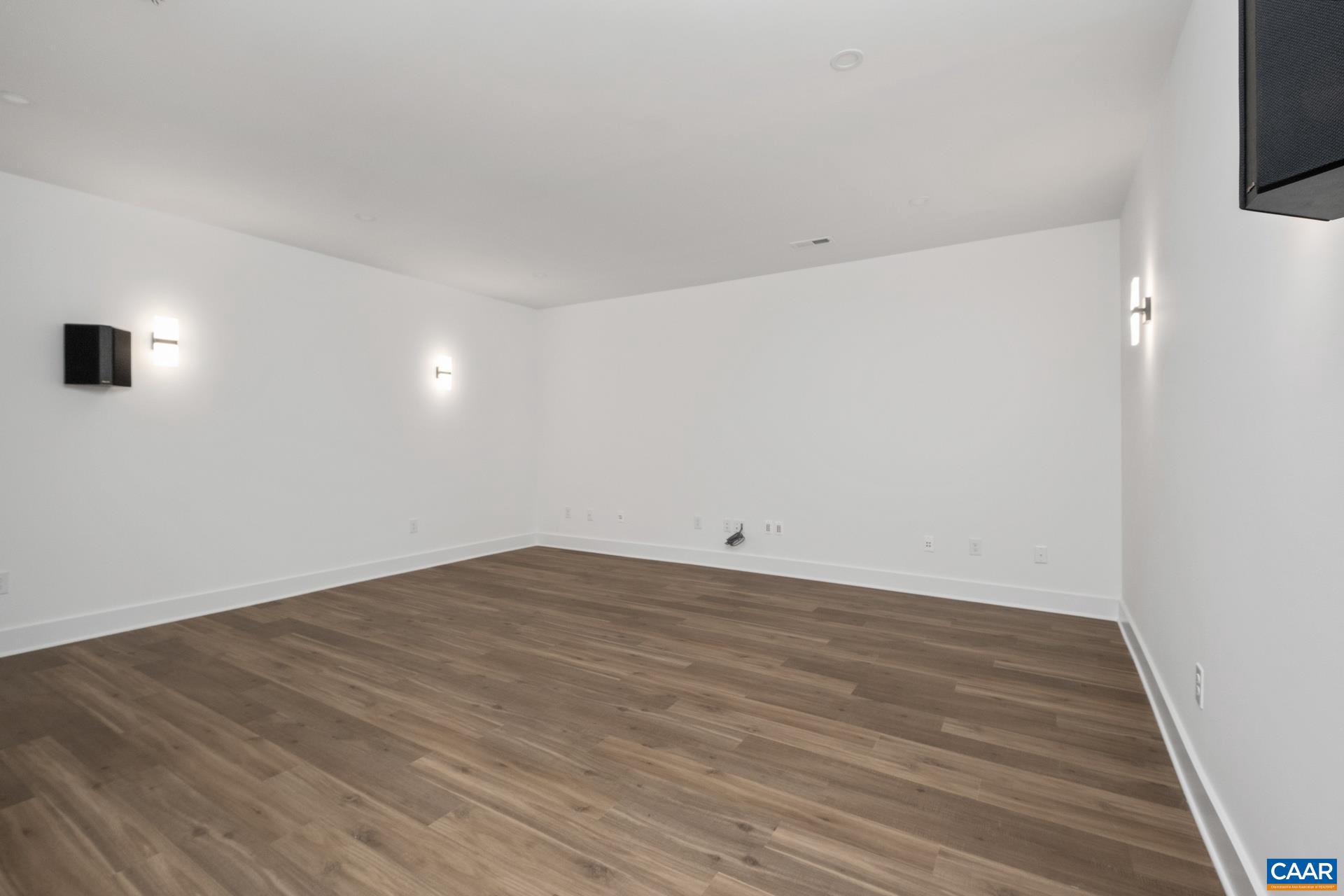 LOCHLYN HILL - Residential