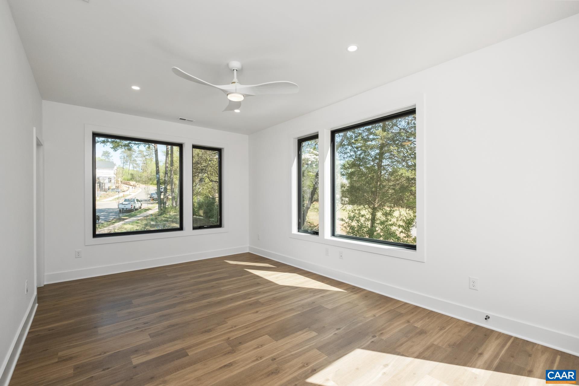 LOCHLYN HILL - Residential