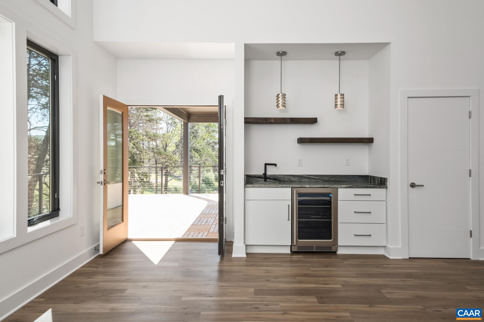 LOCHLYN HILL - Residential