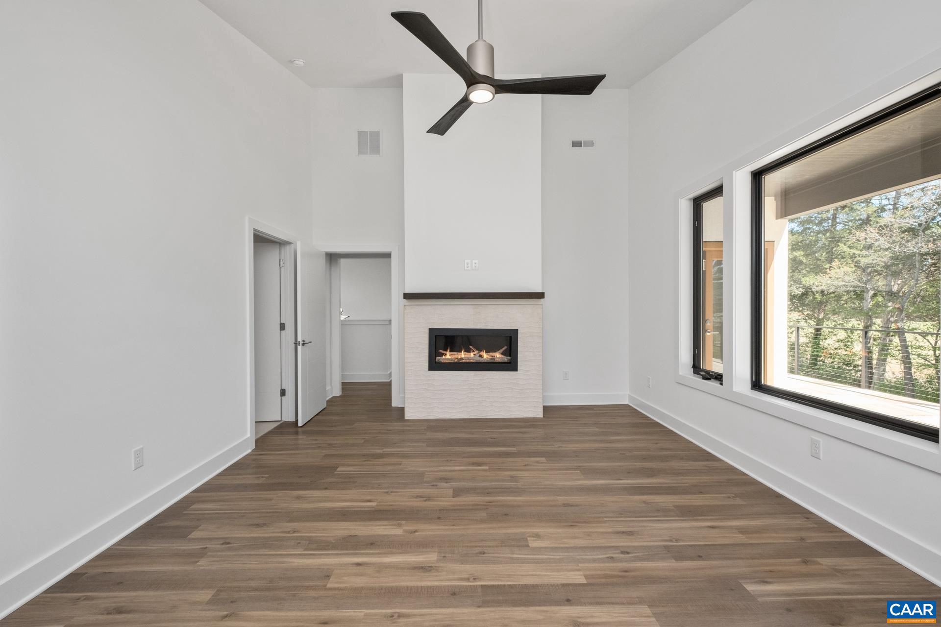 LOCHLYN HILL - Residential