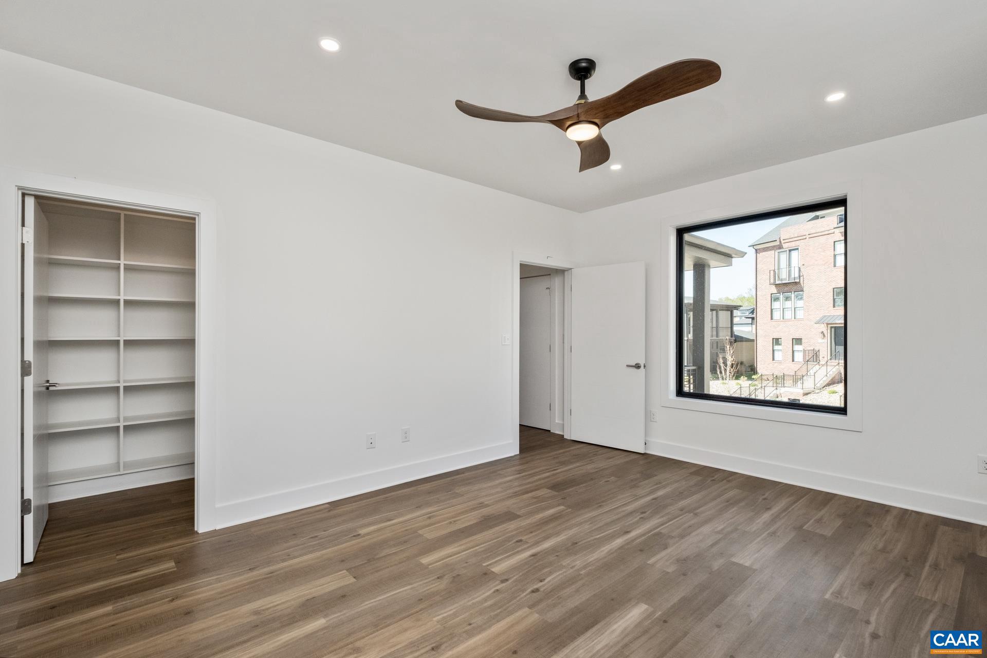 LOCHLYN HILL - Residential