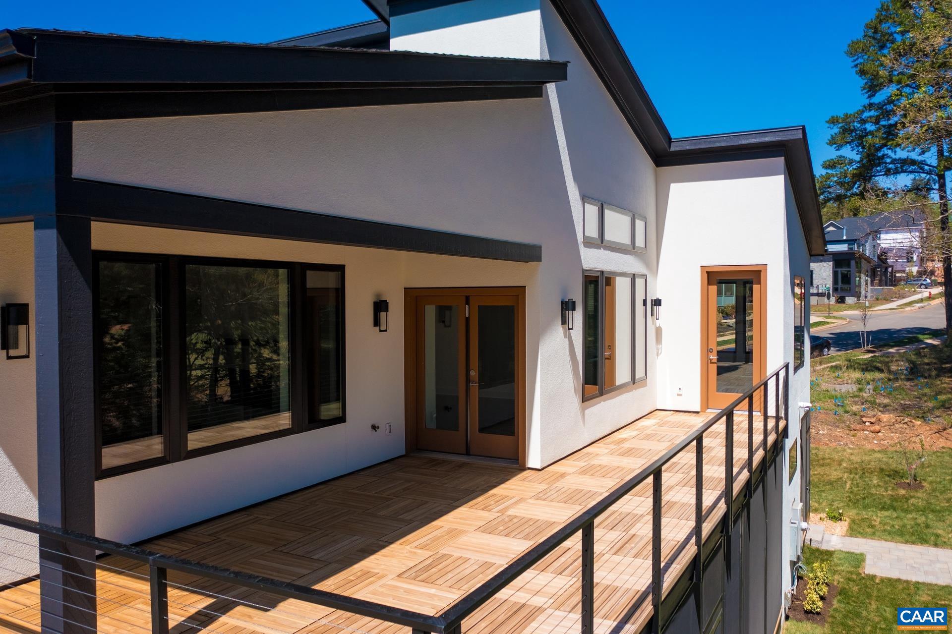 LOCHLYN HILL - Residential