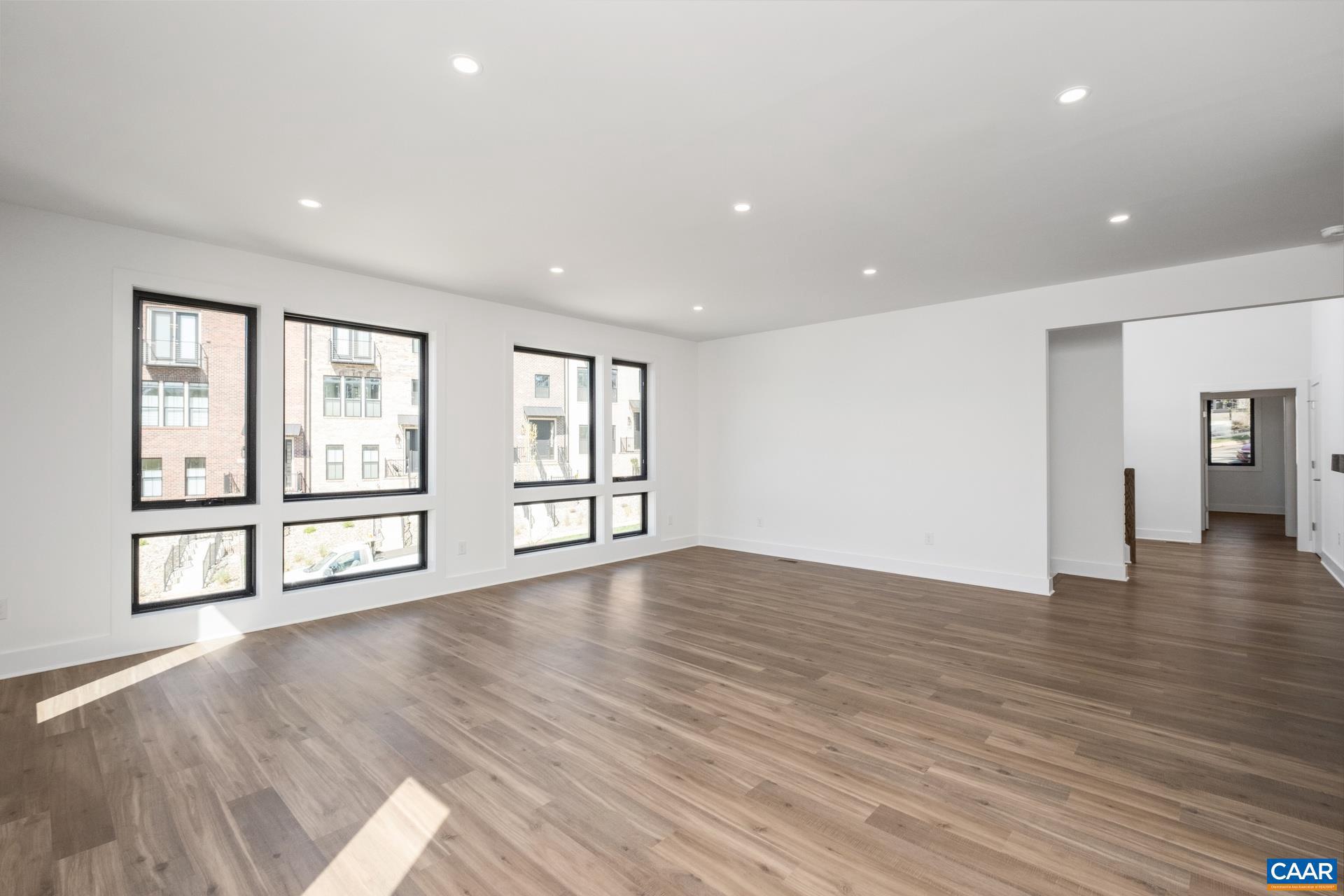 LOCHLYN HILL - Residential