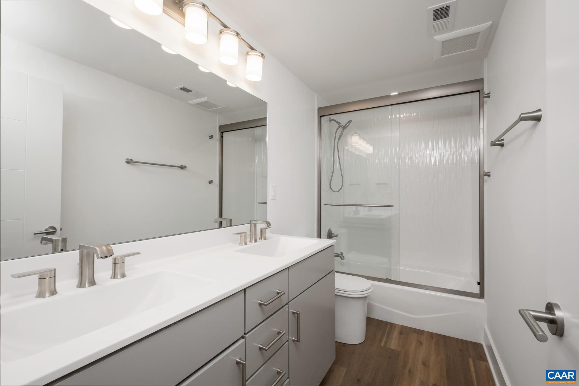 LOCHLYN HILL - Residential