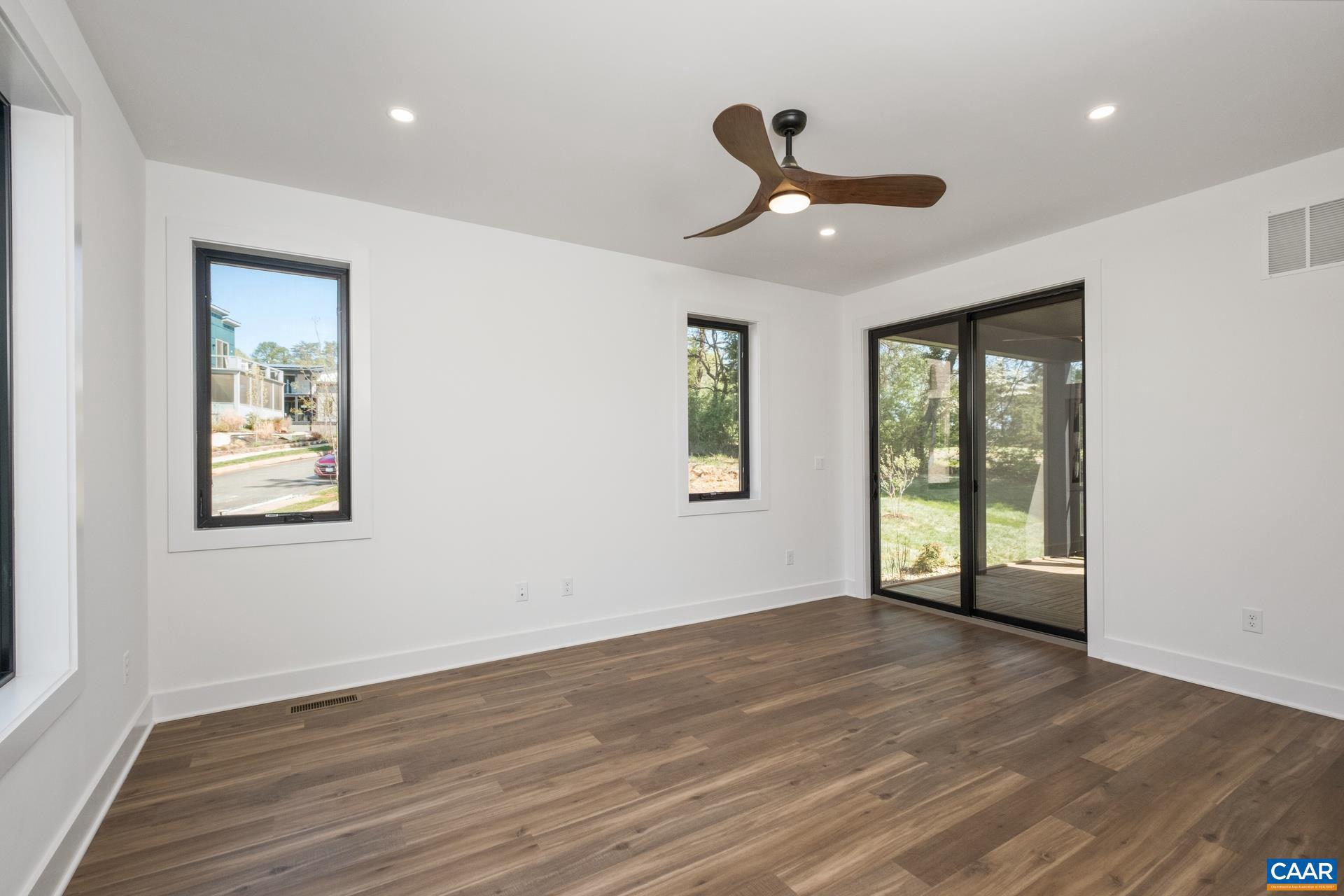 LOCHLYN HILL - Residential