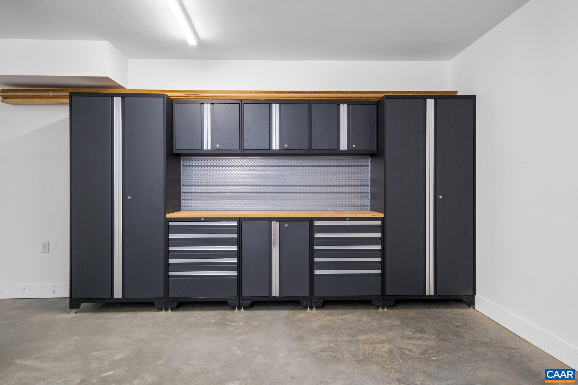 LOCHLYN HILL - Residential