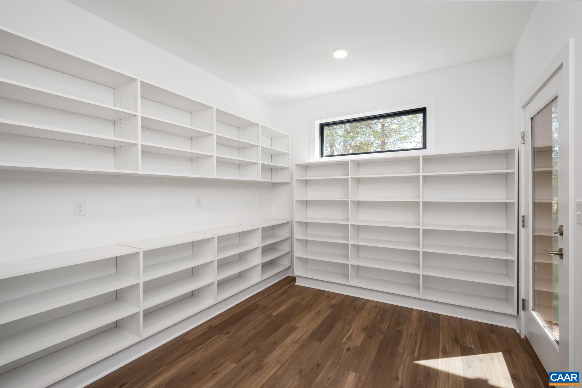 LOCHLYN HILL - Residential