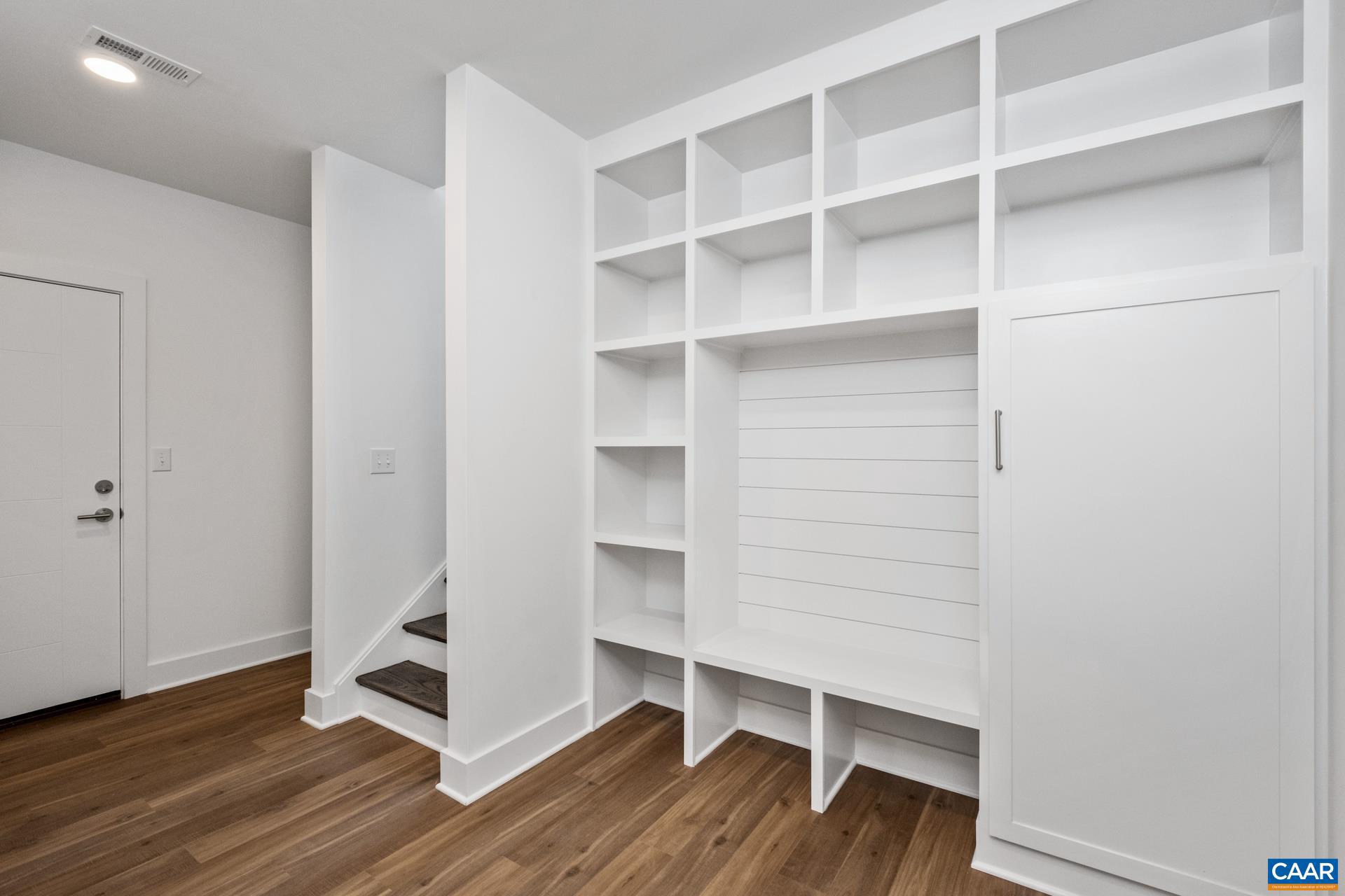 LOCHLYN HILL - Residential