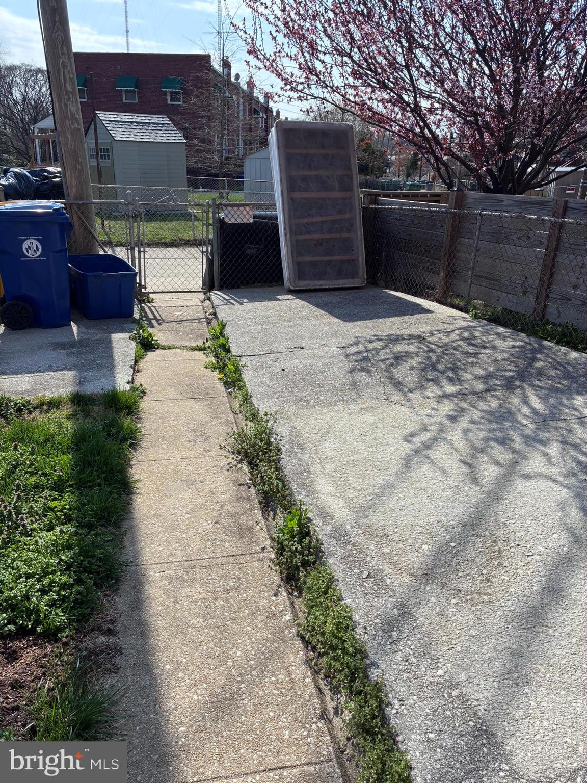 MEDFIELD - Residential