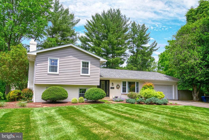 Welcome to this light filled home at 11222 Timberlake Ct, Oakton, VA 22124.  Situated on a nearly half-acre private lot, at the end of a cul-de-sac, this home provides a peaceful retreat.  The main level features a kitchen with a large eat-in table area and bay window, perfect for enjoying your morning coffee.  The living room and dining room have beautiful hardwood floors with views of the back yard. Enjoy the screened-in porch with a ceiling fan during the warmer months. The spacious primary suite includes a walk-in closet and large primary bath with dual sinks and skylight.  The lower level boasts nice sized carpeted family room with energy efficient wood burning stove/fireplace. You will find the 4th bedroom suite (marked media room on the floor plan) with full bath, makes the perfect space for guests or a home office. Oakton residents experience small-town living with the convenience of Northern Virginia amenities and proximity to Washington, D.C.  THE POOL WILL BE CLOSED DURING THE LEASE AND UNDERGO CLOSED POOL MAINTENANCE.  Pool opening is not an option. 
***Seller prefers 3 year lease***no smoking *** pets case-by-case - dogs only, 2 max *** pet deposit of $500 per pet *** Rent Spree Online Application *** all occupants over the age of 18 must fill out an application *** No more than 2 incomes to qualify *** Good credit only *** total application fee based on number of applicants listed on the application**